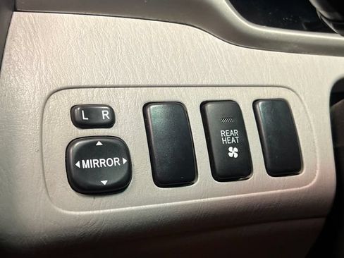 Used 2005 Toyota Highlander 2WD w/ 3rd Row image 15