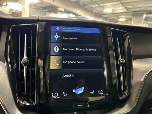 Used 2019 Volvo XC60 T5 Momentum w/ Multimedia Package AWD/4WD image 16