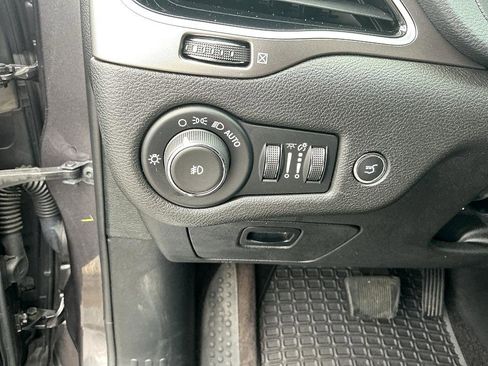 Used 2019 Jeep Cherokee Limited w/ Luxury Group image 13