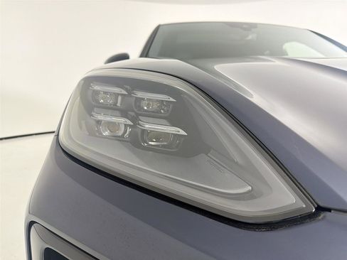 Used 2025 Porsche Cayenne Coupe AWD/4WD image 30