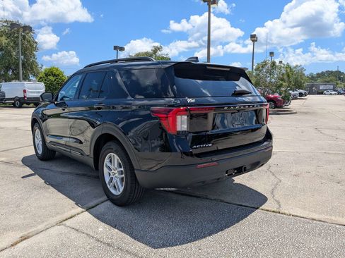 New 2026 Ford Explorer Active RWD image 6