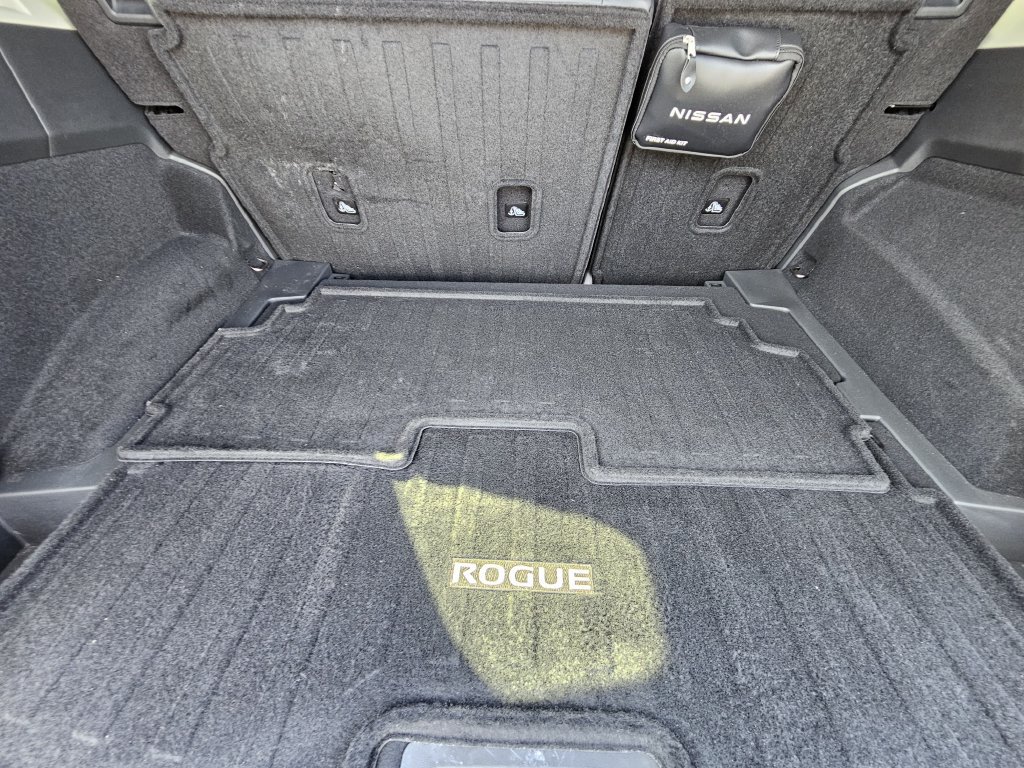 Used 2025 Nissan Rogue SL AWD/4WD image 34