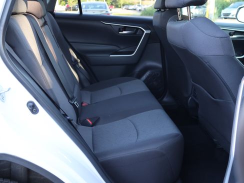 Certified 2025 Toyota RAV4 XLE FWD image 20