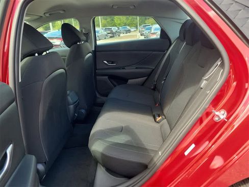 New 2025 Hyundai Elantra SE image 10