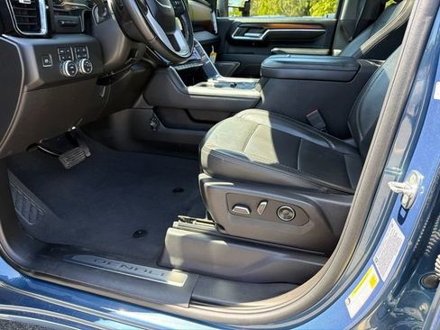 Used 2024 GMC Sierra 2500 Denali w/ Denali Reserve Package AWD/4WD image 9