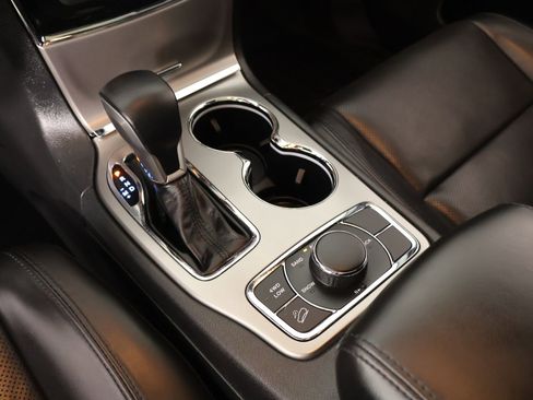 Used 2020 Jeep Grand Cherokee Limited AWD/4WD image 9