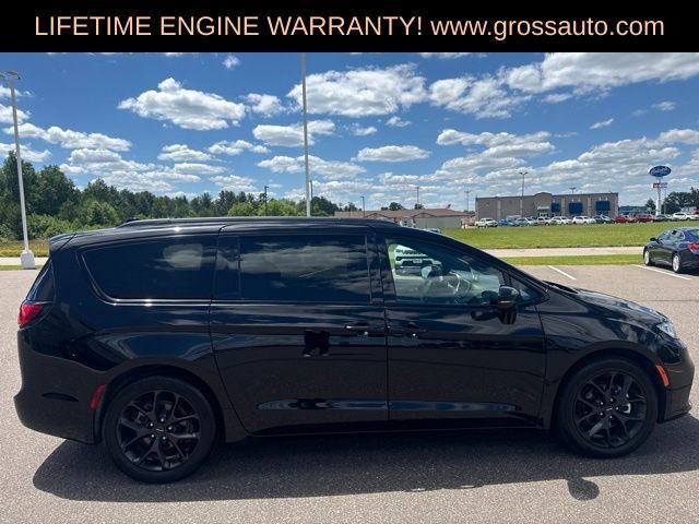 Used 2025 Chrysler Pacifica Limited FWD image 9