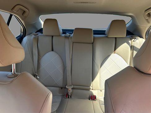 Used 2018 Toyota Camry XLE FWD image 32