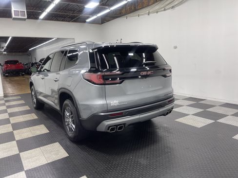 Used 2025 GMC Acadia Elevation image 2