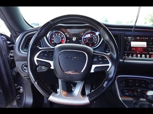 Used 2016 Dodge Challenger SRT RWD image 18