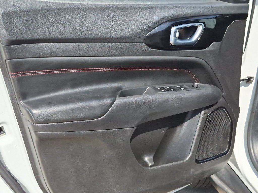 Used 2025 Jeep Compass Trailhawk AWD/4WD image 17