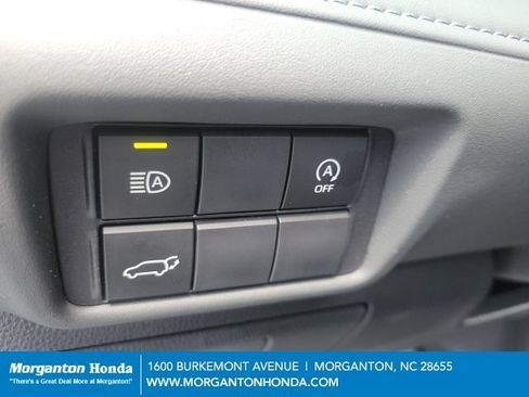 Used 2023 Toyota Highlander XLE FWD image 13