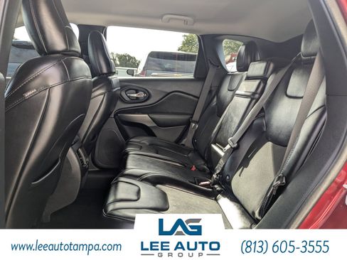 Used 2019 Jeep Cherokee Latitude Plus image 13