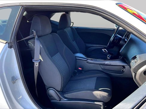 Used 2021 Dodge Challenger SXT image 7