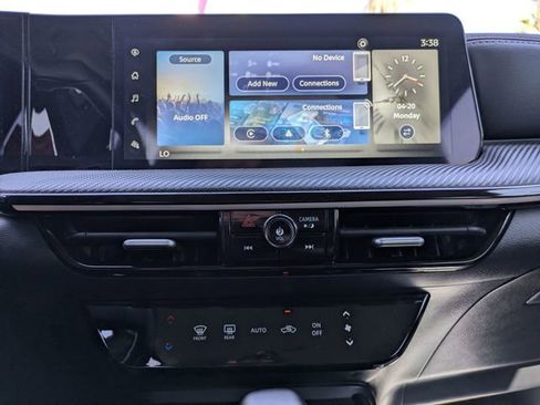 Certified 2025 Nissan Kicks SR FWD image 12