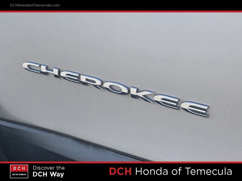 Used 2017 Jeep Cherokee Latitude w/ Safety/Convenience Group FWD image 7