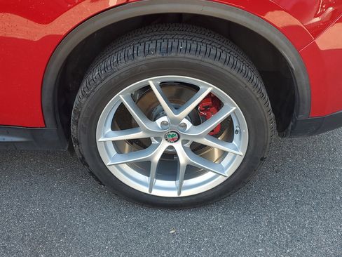 Used 2019 Alfa Romeo Stelvio AWD image 39