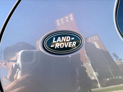 Certified 2025 Land Rover Discovery Dynamic SE AWD/4WD image 31