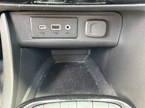 Used 2022 Buick Encore GX Select image 25