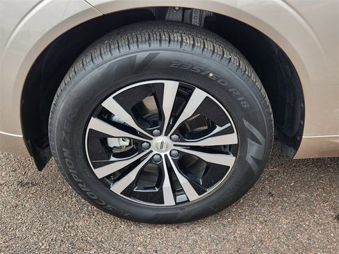 Used 2025 Volvo XC60 B5 Core image 22