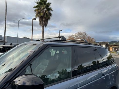 Used 2020 Land Rover Range Rover HSE image 15