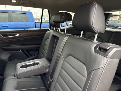 Used 2025 Volkswagen Atlas SEL AWD/4WD image 22