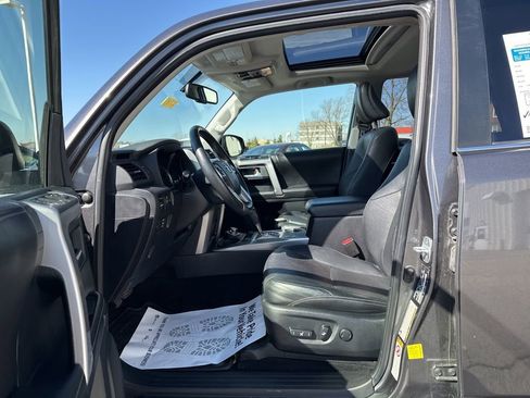 Used 2015 Toyota 4Runner Limited image 33