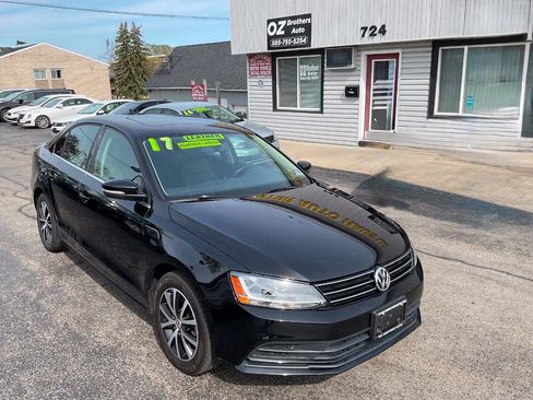 Used 2017 Volkswagen Jetta SE FWD image 2
