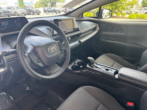 Used 2025 Toyota Prius LE FWD image 10