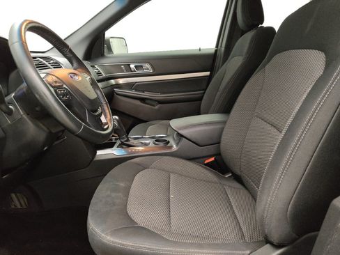 Used 2018 Ford Explorer XLT FWD image 17