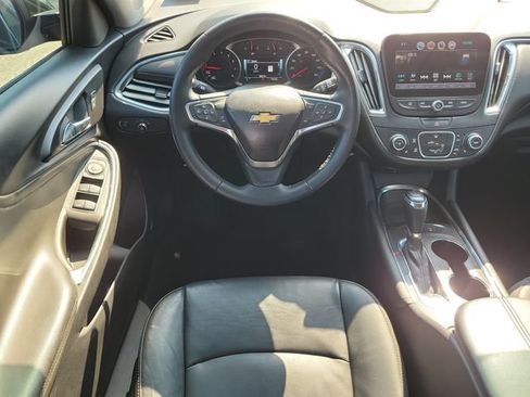 Used 2018 Chevrolet Malibu LT w/ Leather Package FWD image 9