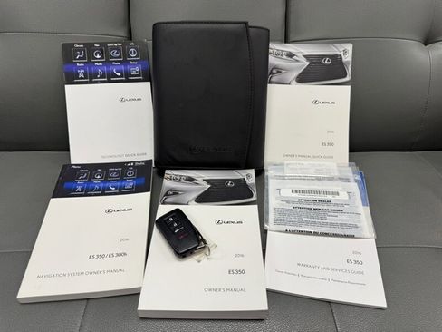 Used 2016 Lexus ES 350 w/ Luxury Package w/Wood Trim image 34