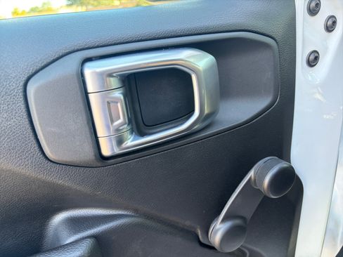 Used 2022 Jeep Wrangler Sport AWD/4WD image 16