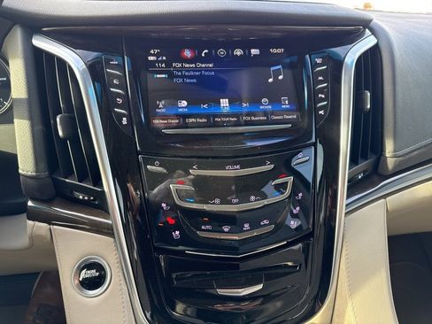 Used 2019 Cadillac Escalade Premium Luxury image 9