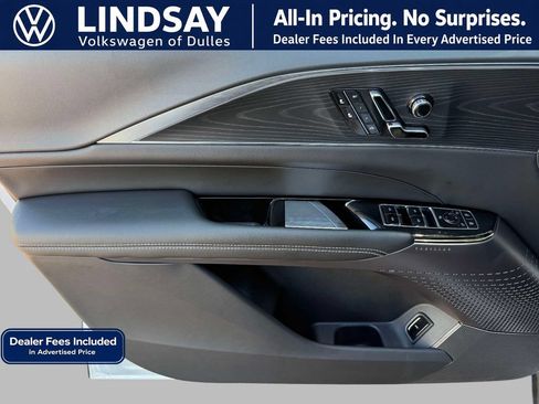 Used 2025 Cadillac Lyriq Luxury AWD/4WD image 21