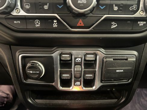 Used 2021 Jeep Wrangler Unlimited Sport AWD/4WD image 11