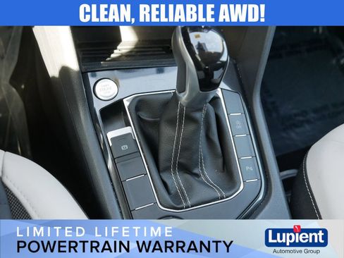 Used 2025 Volkswagen Taos SE image 19