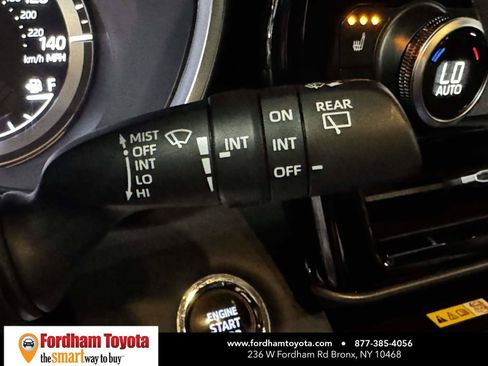 Used 2023 Toyota Highlander XLE AWD/4WD image 25