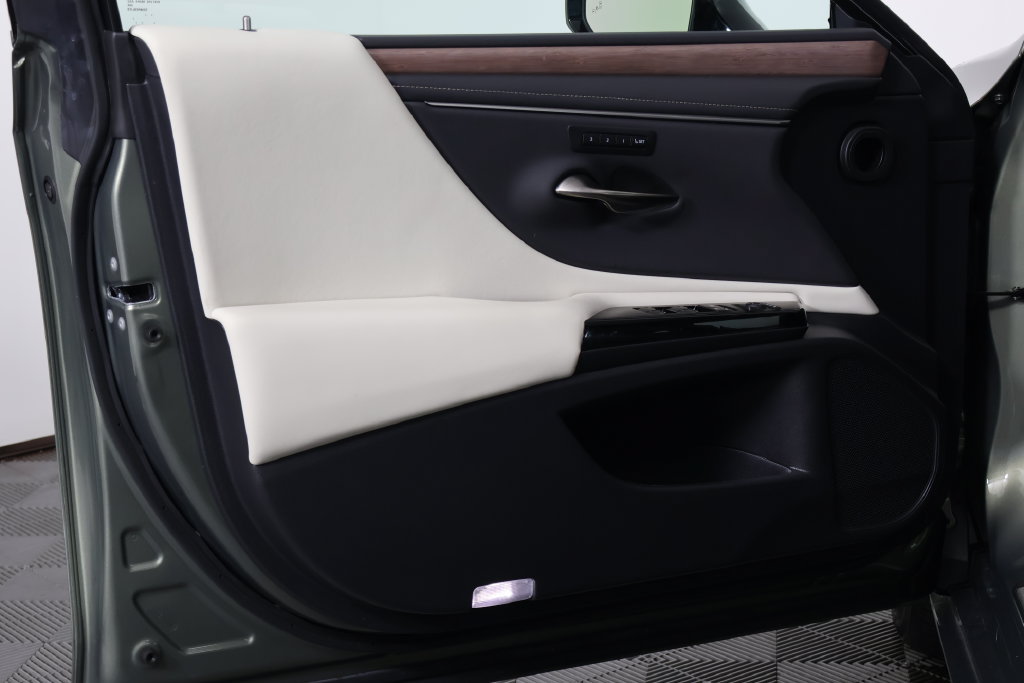 Certified 2024 Lexus ES 350 w/ Premium Package FWD image 12