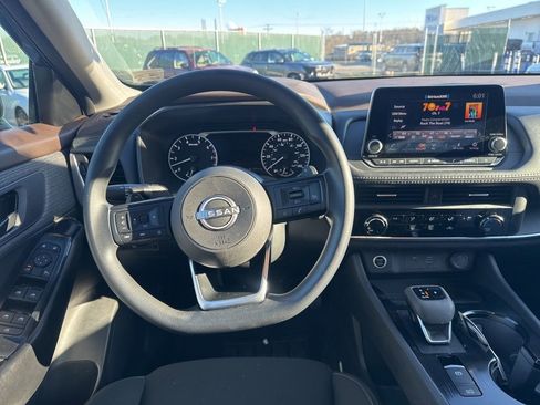 Used 2023 Nissan Rogue S image 17