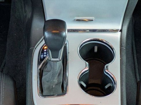 Used 2018 Jeep Grand Cherokee Limited image 12