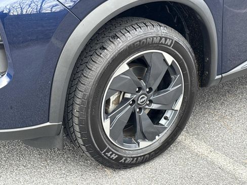 Used 2024 Nissan Rogue SV image 7