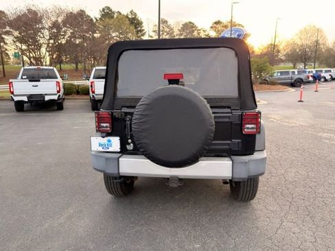 Used 2013 Jeep Wrangler Unlimited Sahara w/ Connectivity Group AWD/4WD image 16