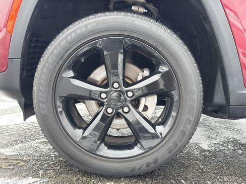 Used 2023 Jeep Grand Cherokee Altitude image 9