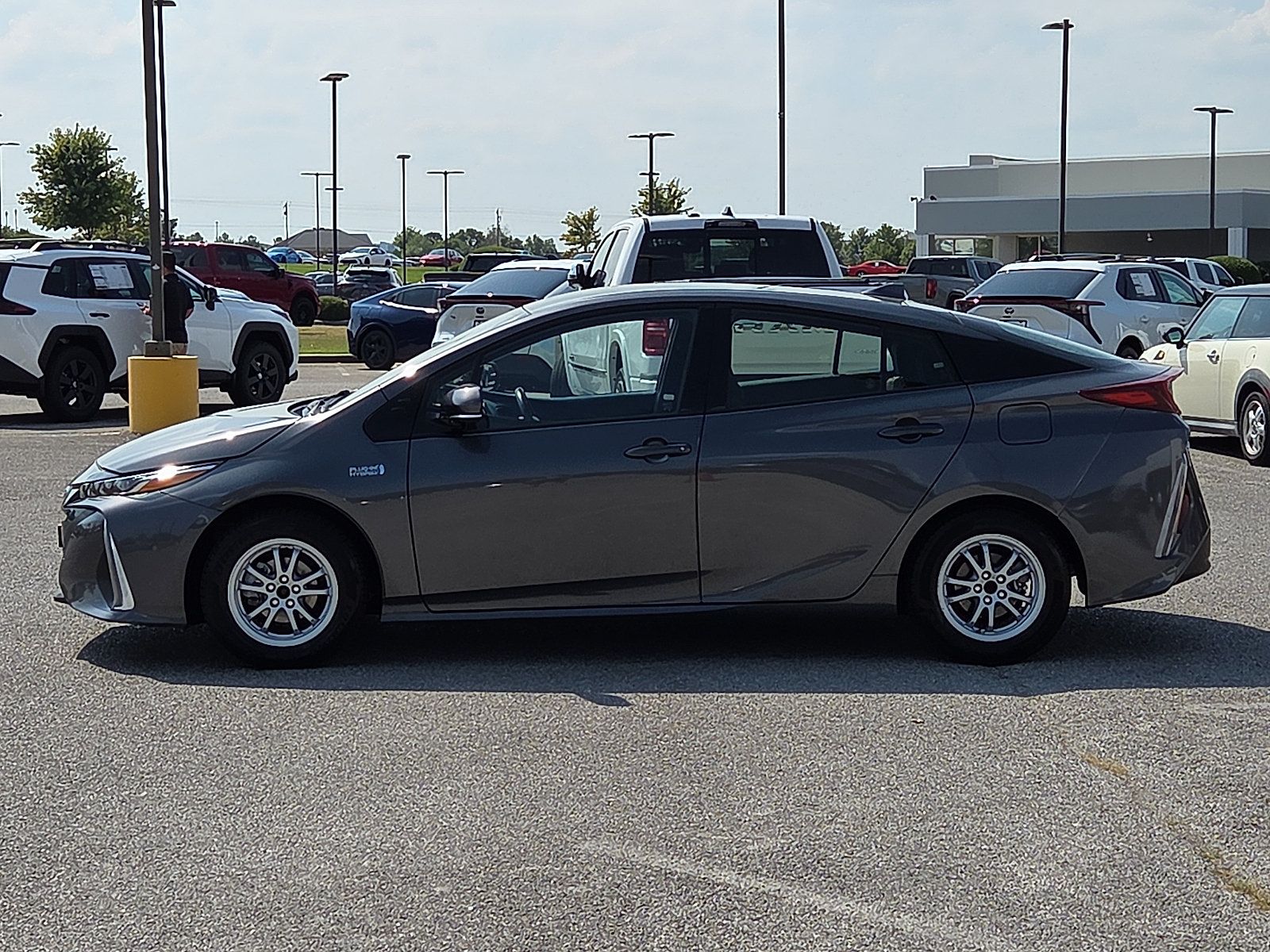 Used 2018 Toyota Prius Prime Plus FWD image 3