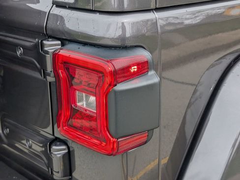 Used 2025 Jeep Wrangler Unlimited Sahara image 17