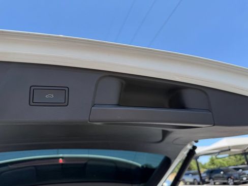 Used 2024 Volkswagen Atlas SE w/ Panoramic Sunroof Package FWD image 30