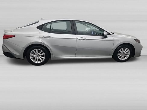 Used 2025 Toyota Camry LE FWD image 3