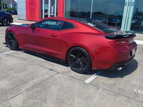 Used 2017 Chevrolet Camaro LT RWD image 8