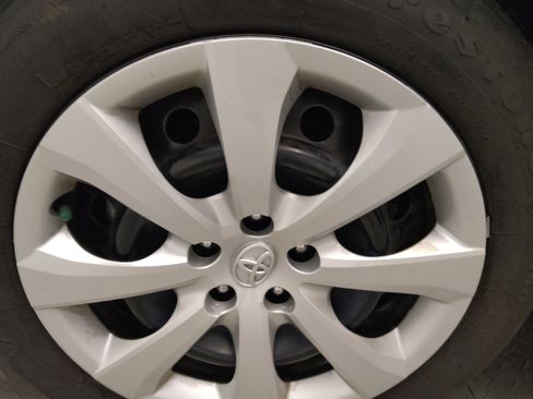 Used 2024 Toyota Corolla LE image 31